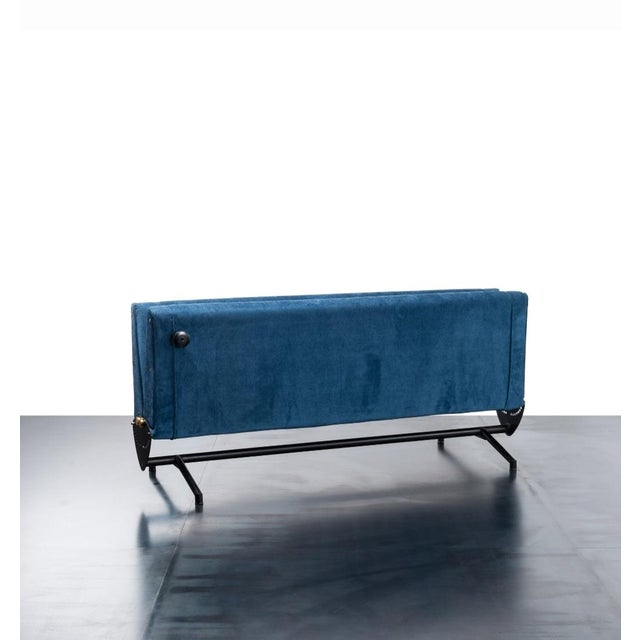 Mid-Century Modern Vintage Model D70 Sofa Bed Black Iron Reupholstered Blue by Osvaldo Borsani for Tecno, 1970s For Sale - Image 3 of 7