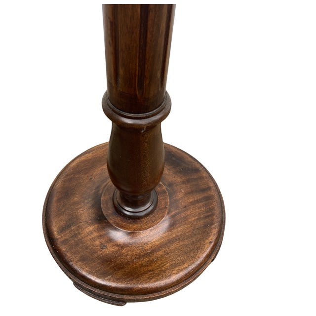 Beautiful vintage English fluted mahogany pole lamp with round base. Hand tooled detail. Classic details. Base sits on low...