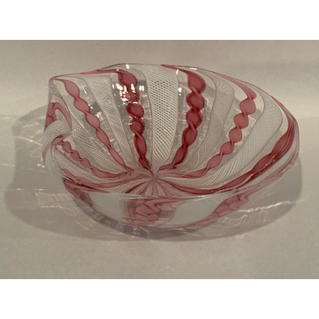 Murano Venetian ribbon bowl. Pink and white art glass from Italy.