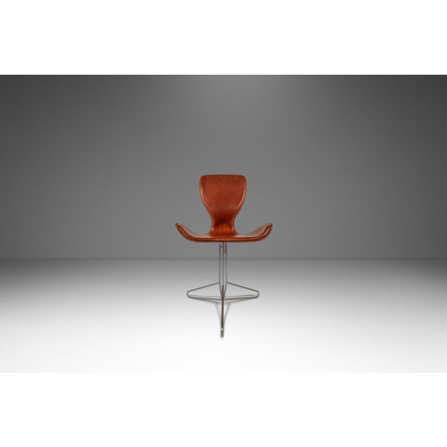 Mid-Century Modern Pair of Patinaed K2 Office Chairs by Kirsten Jones & Adam Bottomley for Koi After Arne Jacbonsen Series 7 Chair, Uk & Italy, C. 2000s For Sale - Image 3 of 18