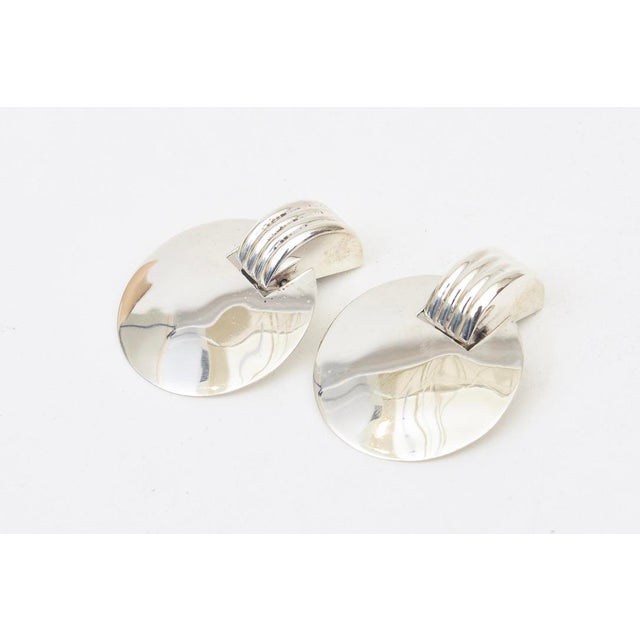 Mid-Century Modern Vintage 1960's Sterling Silver Modernist Dangle Disk Clip on Earrings, A Pair For Sale - Image 3 of 9