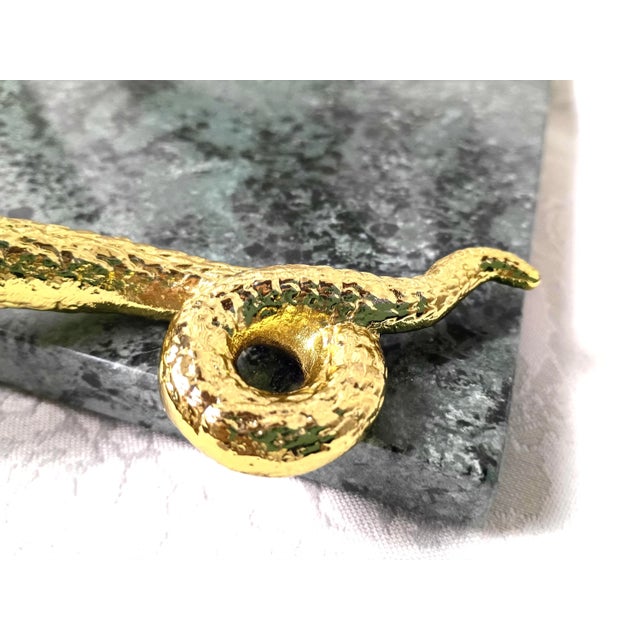 1990s Art Deco Michael Aram Brass Snake Grazing Board Verde Guatemala Green Marble Cheese Charcuterie Tray Serpent Art Deco Hollywood Regency Platter For Sale - Image 9 of 13