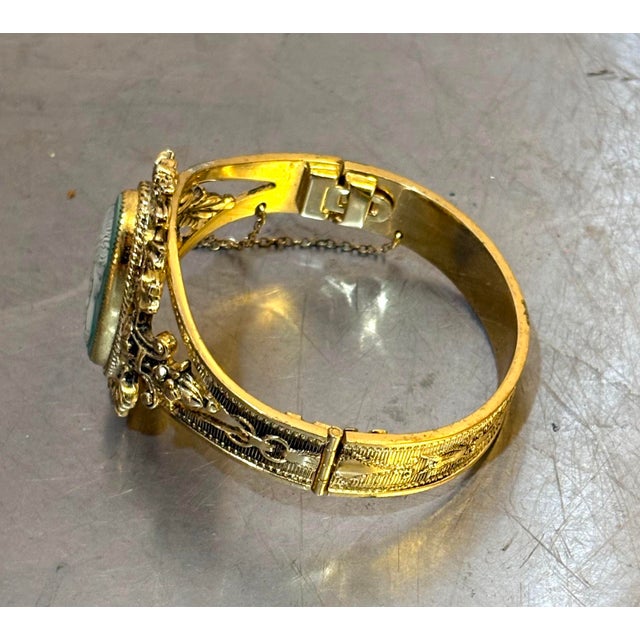 1940s Whiting & Davis Gold Tone Cameo Bangle Bracelet For Sale - Image 5 of 5