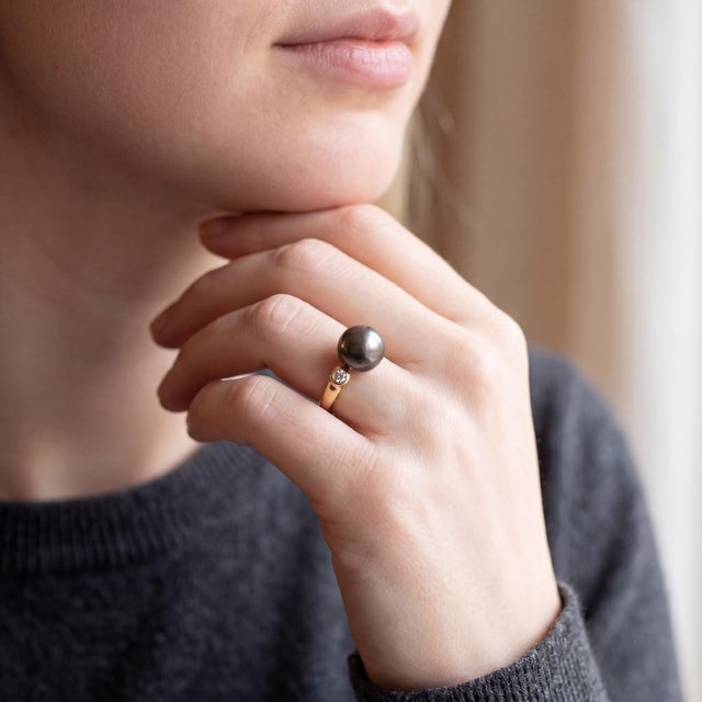 Late 20th Century 9.6mm Tahitian Cultured Pearl and Diamond Ring, Size 7 For Sale - Image 4 of 4