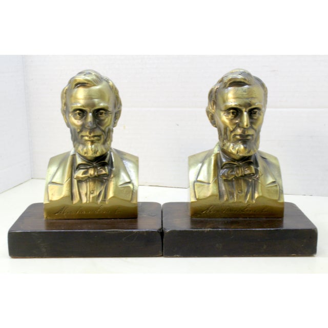 1960s Traditional Americana Solid Brass Abraham Lincoln Bust Bookends on Walnut Bases – A Pair For Sale In San Diego - Image 6 of 15