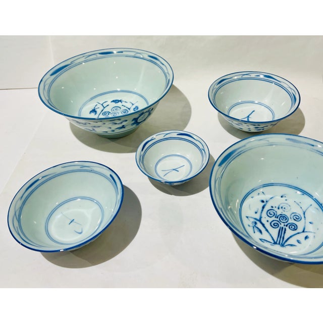 Set of 5 Vintage Blue & White Asian Nesting Serving Bowls A beautiful set of five vintage blue and white nesting serving...