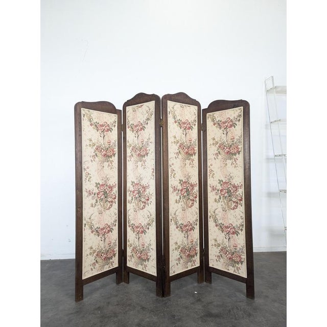 Four-Panel Oak Screen Upholstered with Floral Tapestry, 1930s, in Very Good conditions. Designed 1920 to 1949