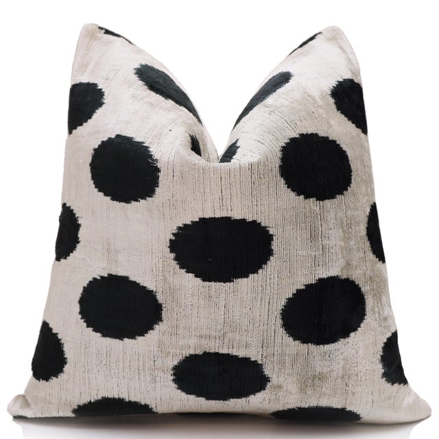 Hand-Knotted Silk Velvet Polka Dot Pillow - 16x16 Black & Champagne For Sale - Image 4 of 8