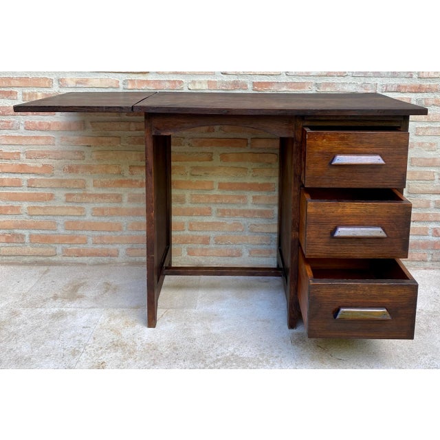 Early 20th Century Spanish Desk or Work Table in Oak Wood with Lateral Wing, 192 For Sale - Image 9 of 18
