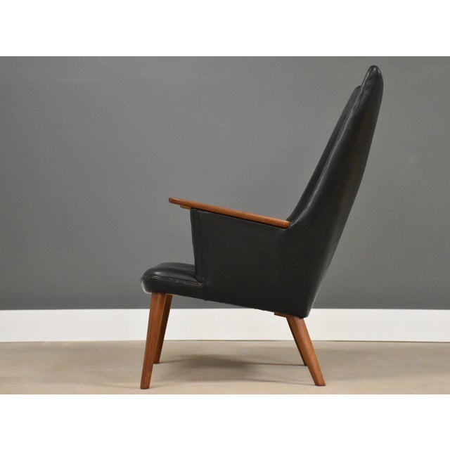 Hans Wegner Fritz Hansen 1960s Hans J. Wegner Black Leather Mama Bear Chair For Sale - Image 4 of 11
