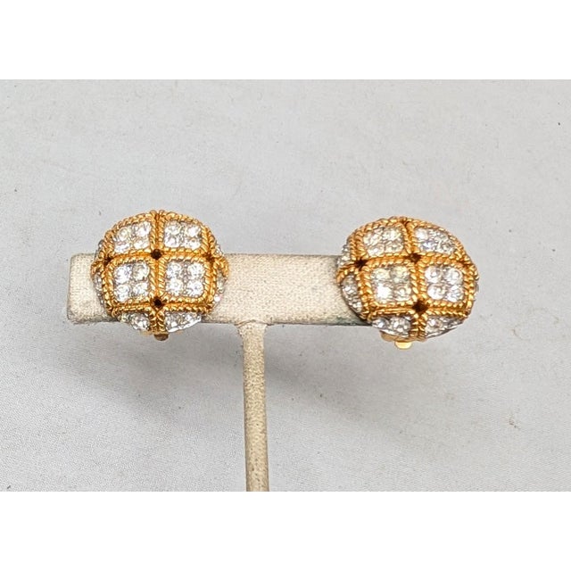 Vintage Signed Jomaz Round Goldtone Round Clear Rhinestone Clip Earrings- 2 Pieces For Sale - Image 4 of 7