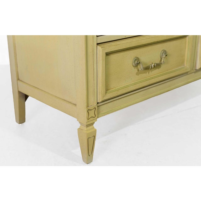 Mid Century Transitional 6 Drawer Dresser by Thomasville For Sale - Image 11 of 14