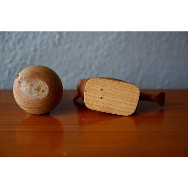 Minimalist Scandinavian Turned & Carved Wooden Birds, 1970s, Set of 2 For Sale - Image 6 of 9