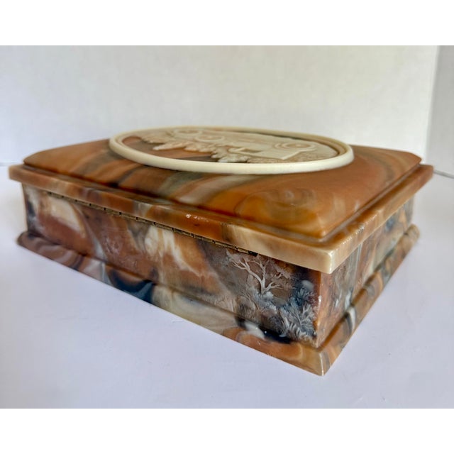 Vintage Avondale Marbled Crushed Glass Jewelry Box With Rolls Royce Silver Ghost 1923 Relief For Sale - Image 9 of 12