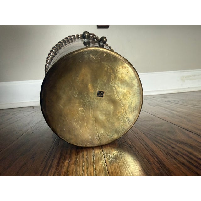 Mid 20th Century Vintage Hollywood Regency Brass Rope Detail Vase – Made in India For Sale - Image 5 of 6