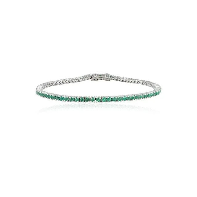 Art Deco 2.1 Carat Dainty Emerald May Birthstone Sleek Tennis Bracelet in 18k White Gold For Sale - Image 3 of 6
