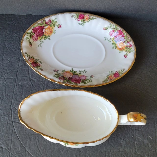 Royal Albert 1960s Royal Albert Bone China England Country Roses Gravy Boat With Underplate For Sale - Image 4 of 5