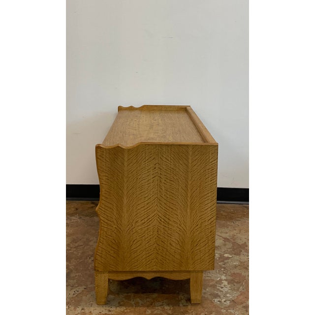 A lovely oak chest of drawers with metal drawer pulls in the manner of Henning Kjaernulf. A great size, this little lovely...