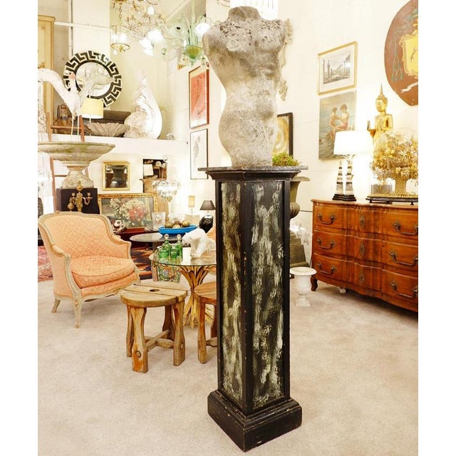 Antique Painted Wooden Column - 1930 Wear consistent with age and use. Measures : 35 cm x 35 cm H : 115 cm Material : Wood