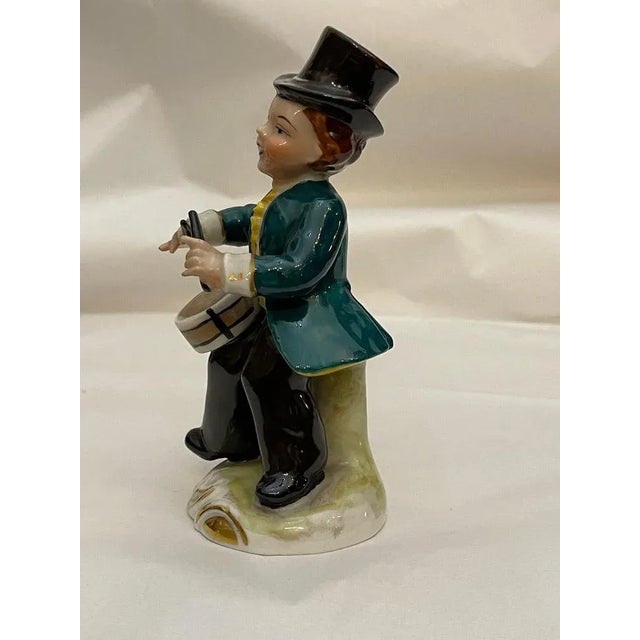 Meissen porcelain figurine, 20th century, drum Porcelain figurine, Meissen brand, depicting a musician, fine hand...