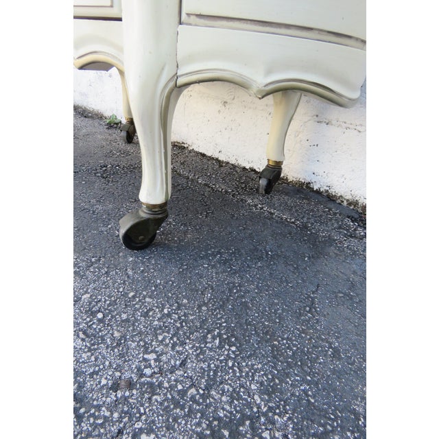 1960s White Furniture French Pained Two Tiers Bar Liquor Cart Server For Sale - Image 18 of 18