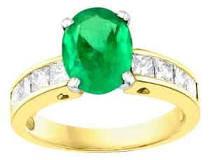 Oval Emerald and Diamond Ring 14 Karat Yellow Gold