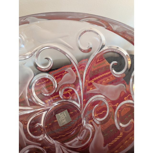 Art Nouveau Late 20th Century Lalique Crystal “ Verone” Centerpiece Bowl With Frosted Birds For Sale - Image 3 of 4