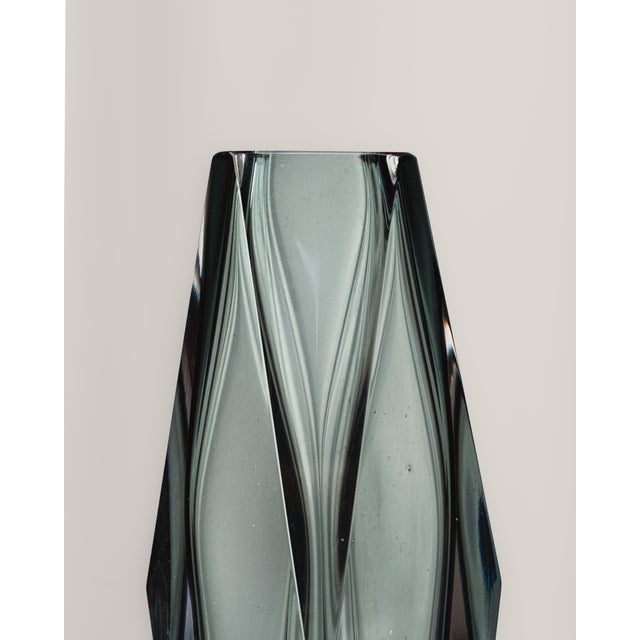 Faceted Murano Glass Vase in Grey, 1950s For Sale - Image 4 of 5