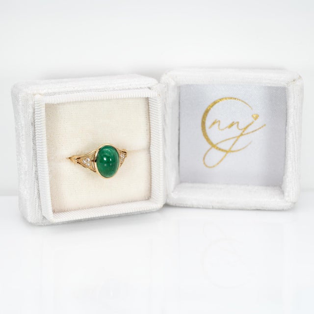 Modern 3.7cts Zambian Emerald Ring With Natural Diamonds Accents: Solid 14k Gold, Oval, Size 6.75 For Sale - Image 3 of 9
