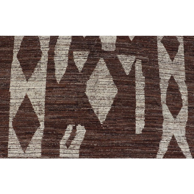 Modern Casual Afghan Tribal rug in Wool with Abstract Design in Browns and Ivory. Keivan Woven Arts; rug SNK-1148 Country...