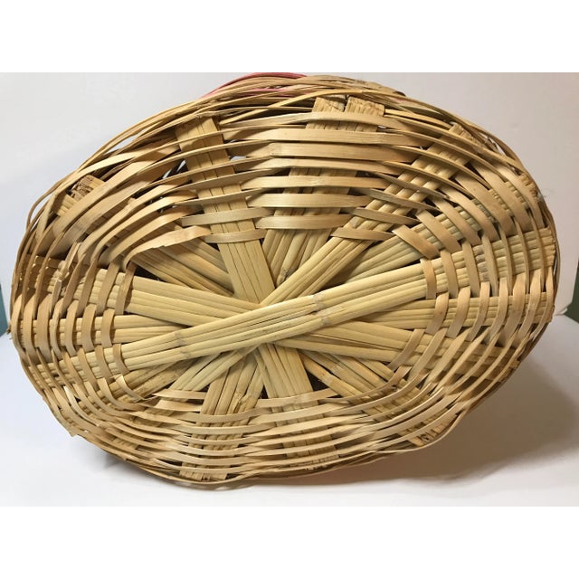 Tan Vintage Oval Wicker Basket With Lid and Handle - Made in Mexico For Sale - Image 8 of 11