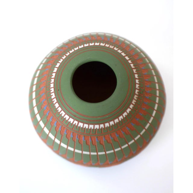 A fantastic small vintage handmade ceramic Navajo vase made by the renowned Navajo artisans Tanya & Garrett Bennett, USA....