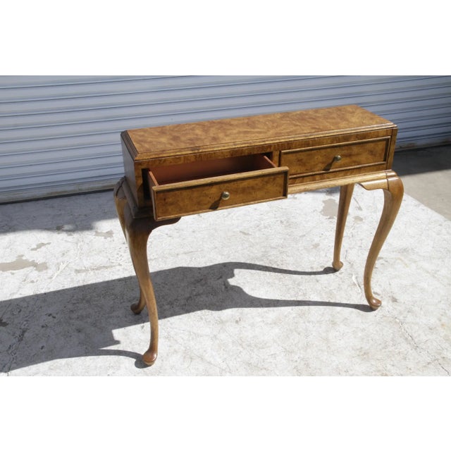 1970s American of Martinsville 2 Drawer Burl Queen Anne Style Writing Table For Sale - Image 12 of 13