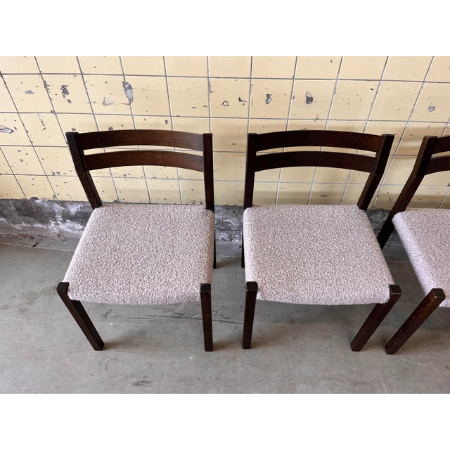 This set of six dining chairs, model 401, designed by Jørgen Henrik Møller for the Danish manufacturer JL Møllers, is...