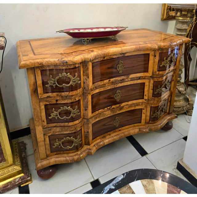 French 1990s Grand French Bombe Chest of Drawers With Burl Wood Finish, Gold Leaf & Bronze Hardware For Sale - Image 3 of 3