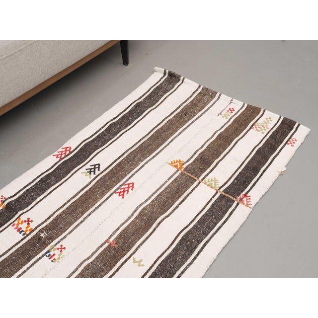 White 1970s Vintage Handmade Wool Cotton White Runner Rug For Sale - Image 8 of 11