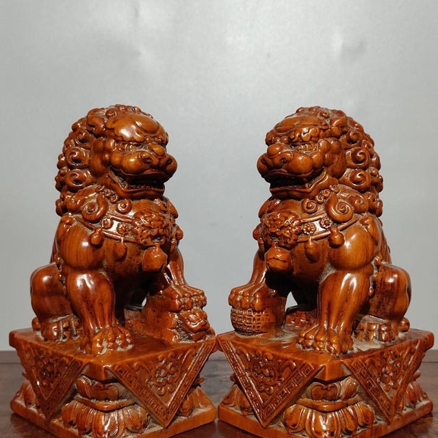 Late 19th Century Pair of Hand-Carved Boxwood Guardian Lion Statues on Decorative Bases For Sale - Image 5 of 9
