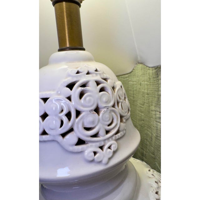 Vintage Hollywood Regency White Reticulated Ceramic Temple Jar Table Lamps - A Pair For Sale In San Francisco - Image 6 of 8