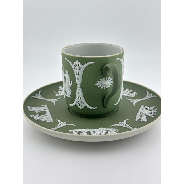 Neoclassical 1940s Wedgwood Celadon Demitasse Cup & Saucer – Neoclassical Bas-Relief Sage Green Porcelain For Sale - Image 3 of 11