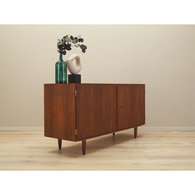 Danish Walnut Cabinet by Carlo Jensen for Hundevad & Co., 1970s For Sale - Image 4 of 18