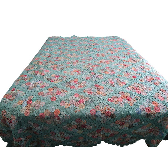 This 1930s Jadeite feedsack yo-yo quilt showcases intricate craftsmanship with a delicate trellis pattern and vibrant...