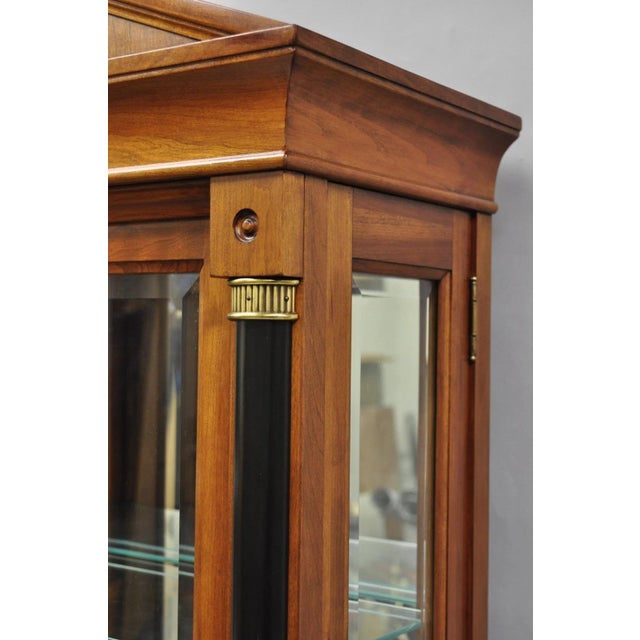 Late 20th Century Ethan Allen Medallion Collection Cherry Wood Glass Curio Cabinet W Black Columns For Sale - Image 11 of 18