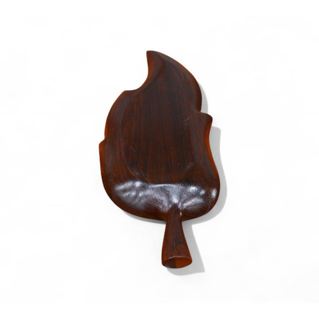 Mid-Century Modern Serving Tray With Shape of Leaf in Rosewood, Unknown, 1960s For Sale - Image 3 of 4