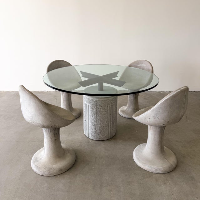 Authentic vintage 1970s dining table designed by Giovanni Offredi for Saporiti Italia. This iconic Italian design features...