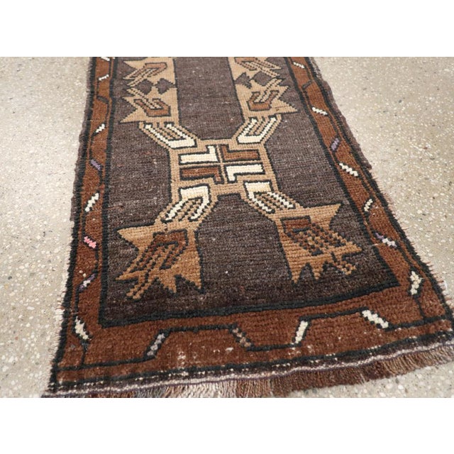Galerie Shabab Collection Mid-20th Century Turkish Anatolian Throw Rug For Sale In New York - Image 6 of 8