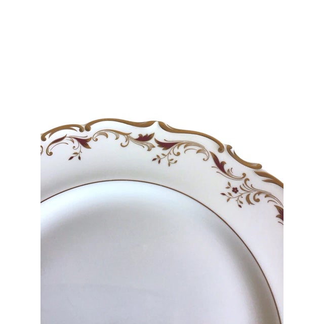 Mid 20th Century Lot of 5 Royal Doulton England Bone China Strasbourg Scalloped Dinner Plates For Sale In Los Angeles - Image 6 of 6