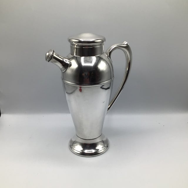 Art Deco Vintage 1930s International Silver Company Silver-Plated Cocktail Shaker For Sale - Image 3 of 12