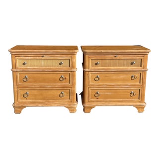 Pair of Vintage Drexel Heritage Chelsea Cottage Nightstands/Endtables For Sale