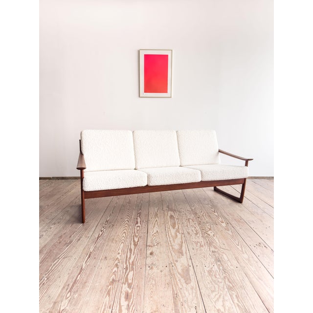 Dimensions: approx. 175 × 76 × 76 × 38 cm (width × depth × height × seat height) Original three-seater sofa, model FD...