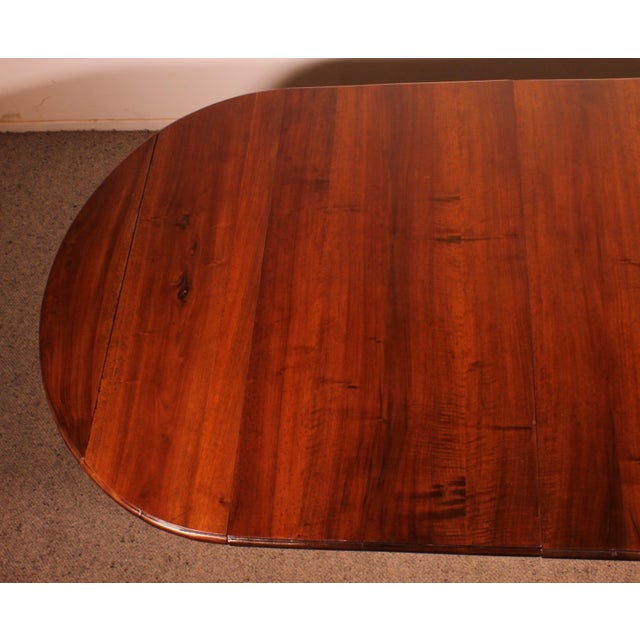 Early 19th Century Extendable Dining Table in Walnut For Sale - Image 6 of 10
